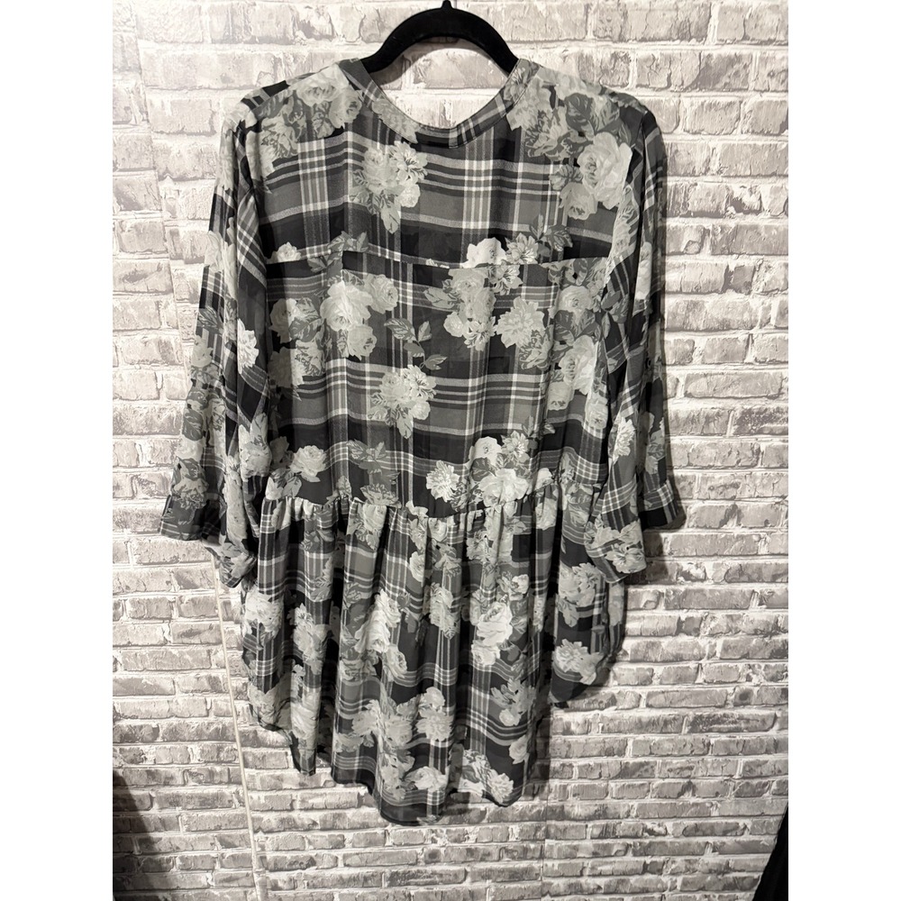 Torrid Grey Plaid Floral Babydoll Tunic Top Button Front 3/4 Sleeve Size 2 2X